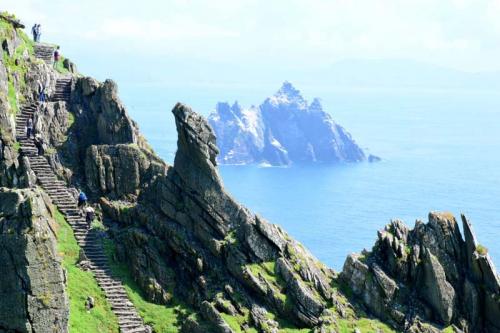The climatic scenes in the new blockbuster movie “Star Wars: The Force Awakens” were filmed in the Skellig Islands, eight miles off the coast of Portmagee in South West Kerry. Rising majestically from the sea, Skellig Michael towers 714 feet (218 metres) above sea level. On the summit is a remarkably well- preserved sixth century monastic settlement. On the spectacular Small Skelligs, some 23,000 pairs of gannet nest on every available ledge, making it the second largest gannet colony in the world.